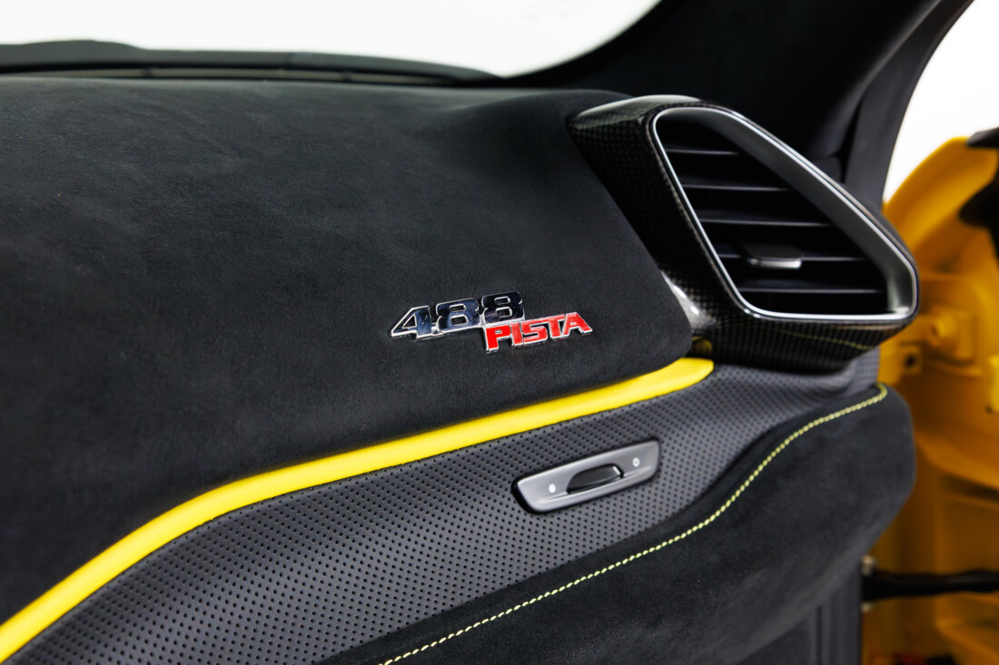 『入手困難』Ferrari 488 PISTA カタログ 5枚入り Ferrari 488 Pista – Amalgam Collection